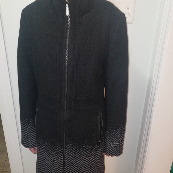 Black and Gray Coat - Picture 4 of 5